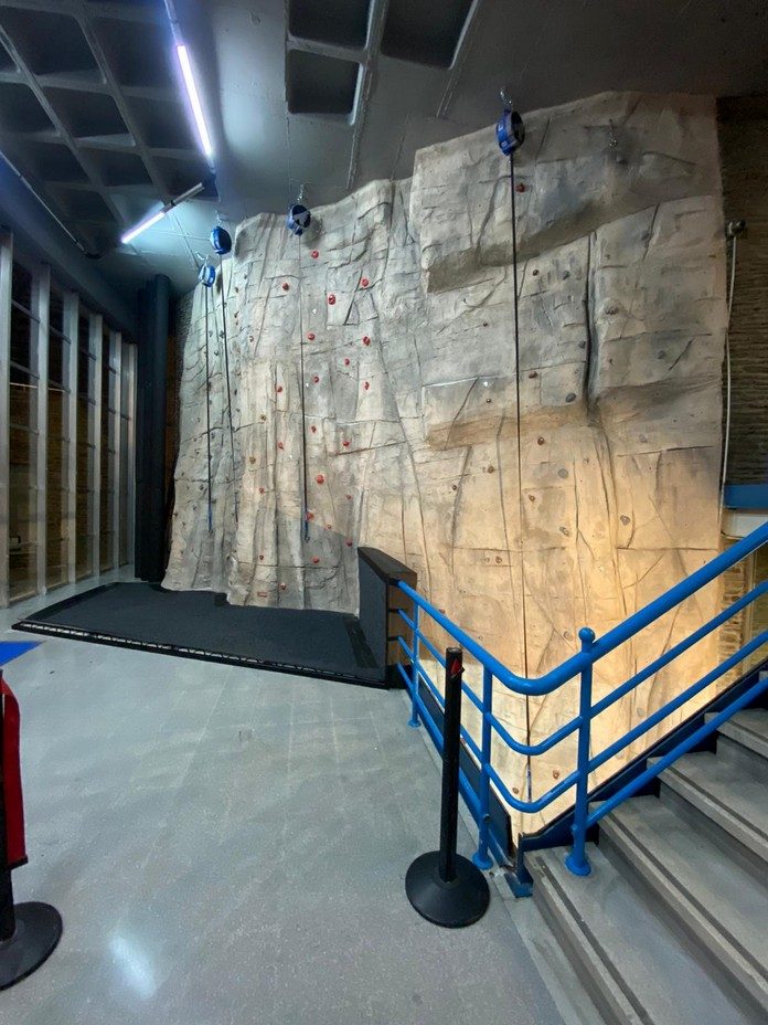 Overview of the wall, Palau de Gel