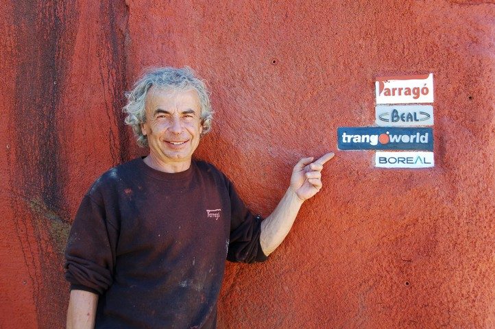 David Tarragó in front of a sculpted wall