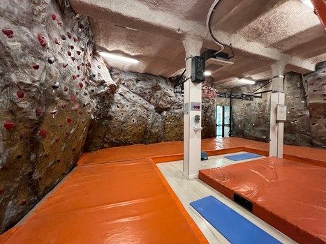 Resin bouldering room, Madrid