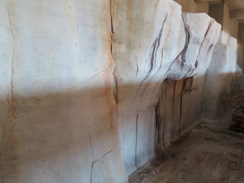 Wall painted in Calanques colours