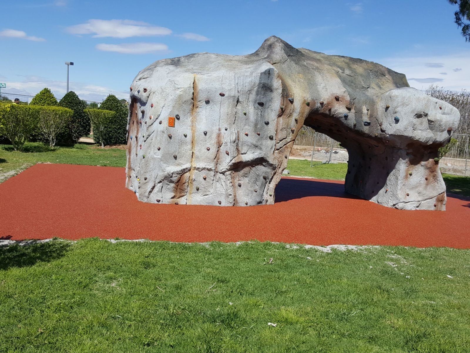 Arch-shaped boulder in a public park, San Sebastián de los Reyes